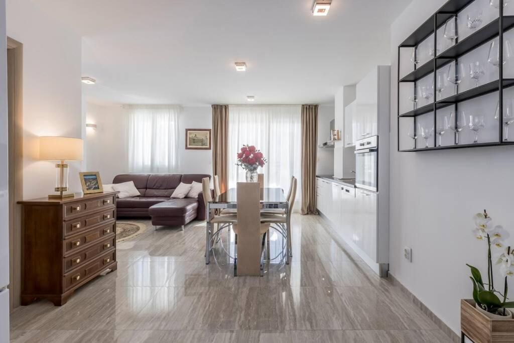Luxury Rooftop Apartment Zalato สปลิท ภายนอก รูปภาพ