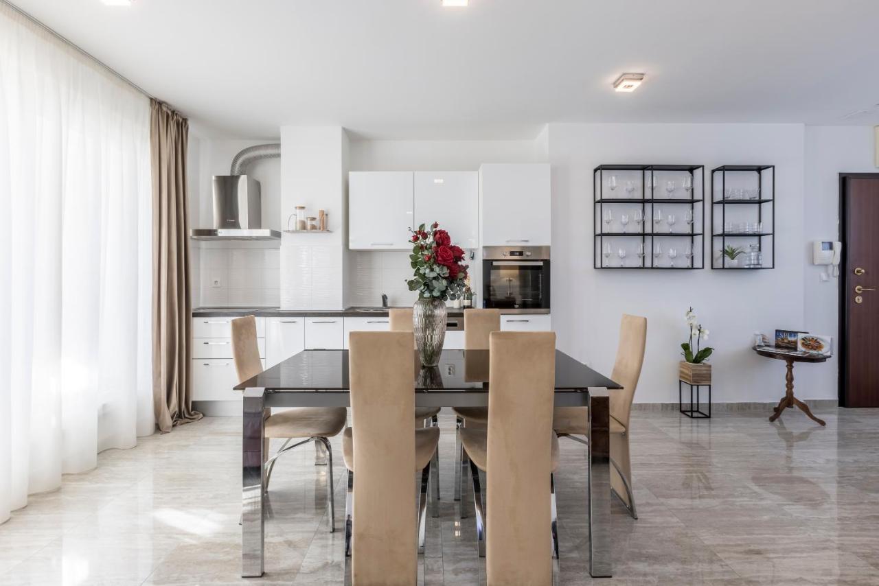 Luxury Rooftop Apartment Zalato สปลิท ภายนอก รูปภาพ